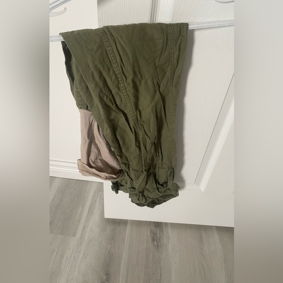 Maternity pants cargo style - Picture 2 of 2